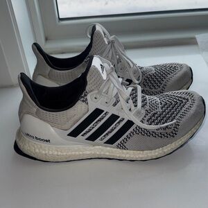 Adidas Ultra Boost Men's size 9